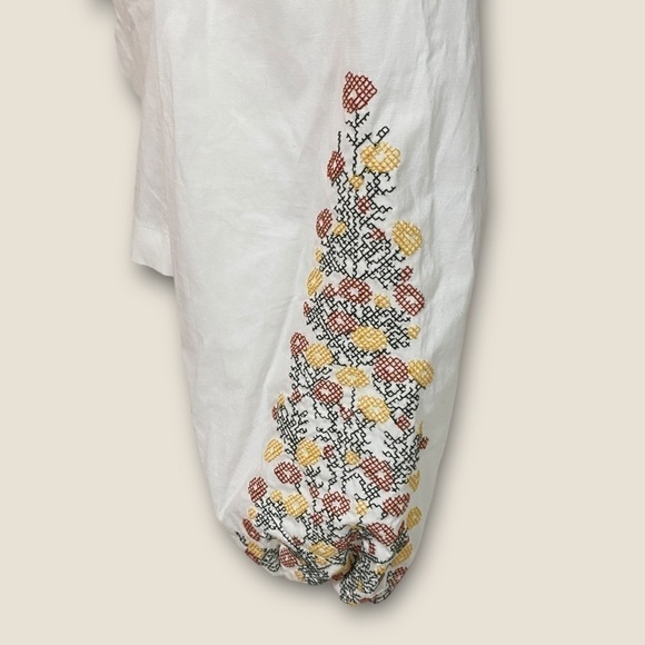 CHELSEA and Violet white v neck top with embroidered details NEW - Picture 4 of 7